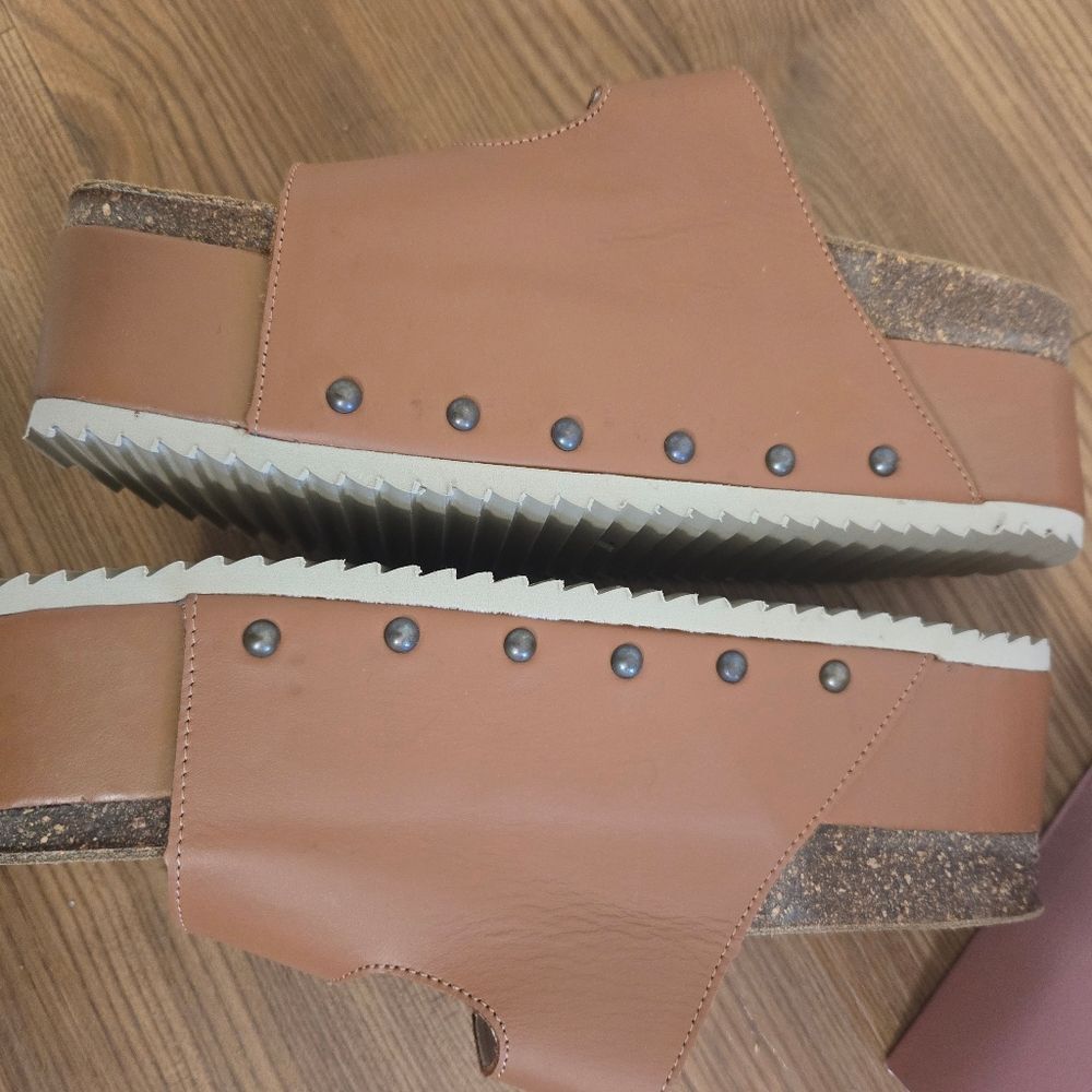 Intentionally Blank Rule Breaker Sandels - Picture 6 of 9